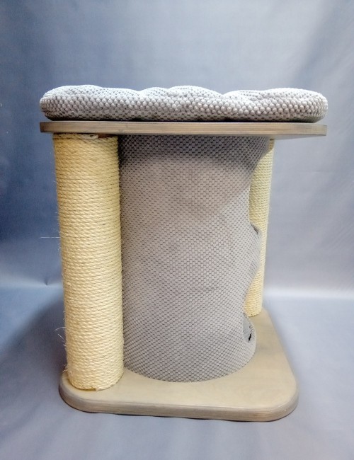 Drapak dla kota Pilastro