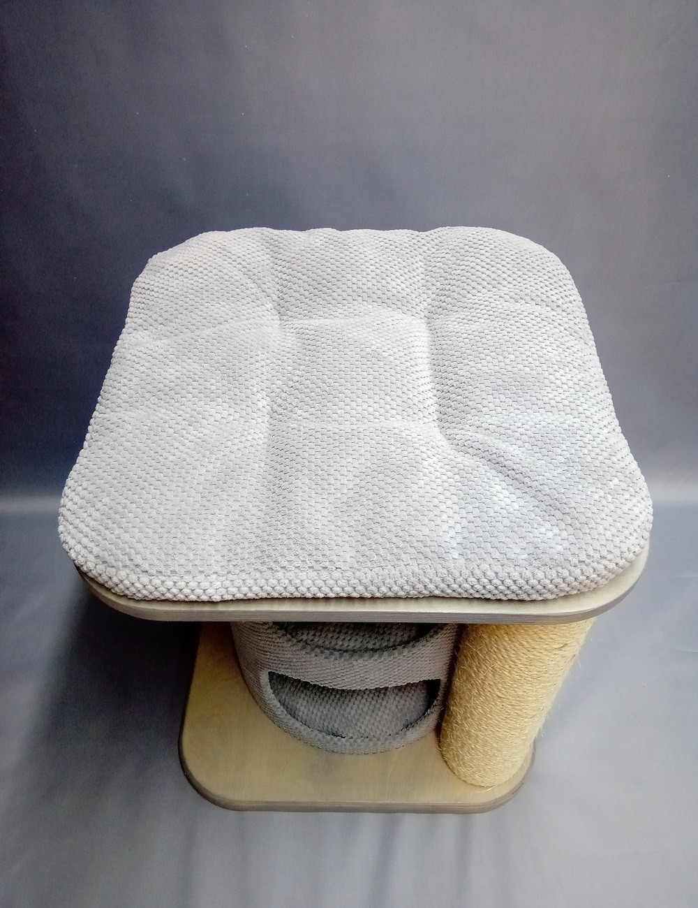 Drapak dla kota Pilastro