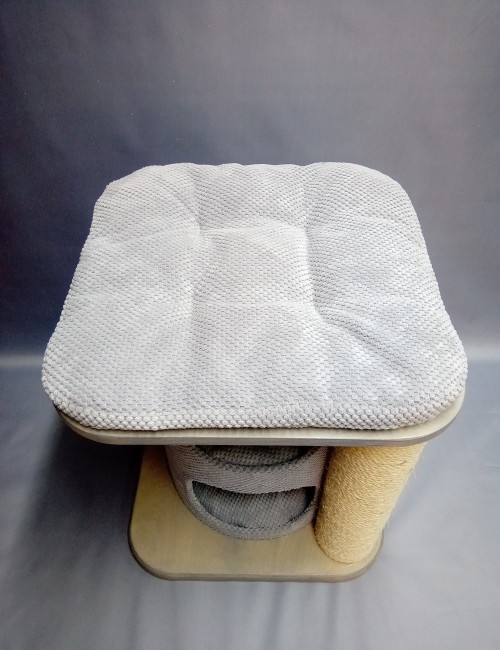 Drapak dla kota Pilastro