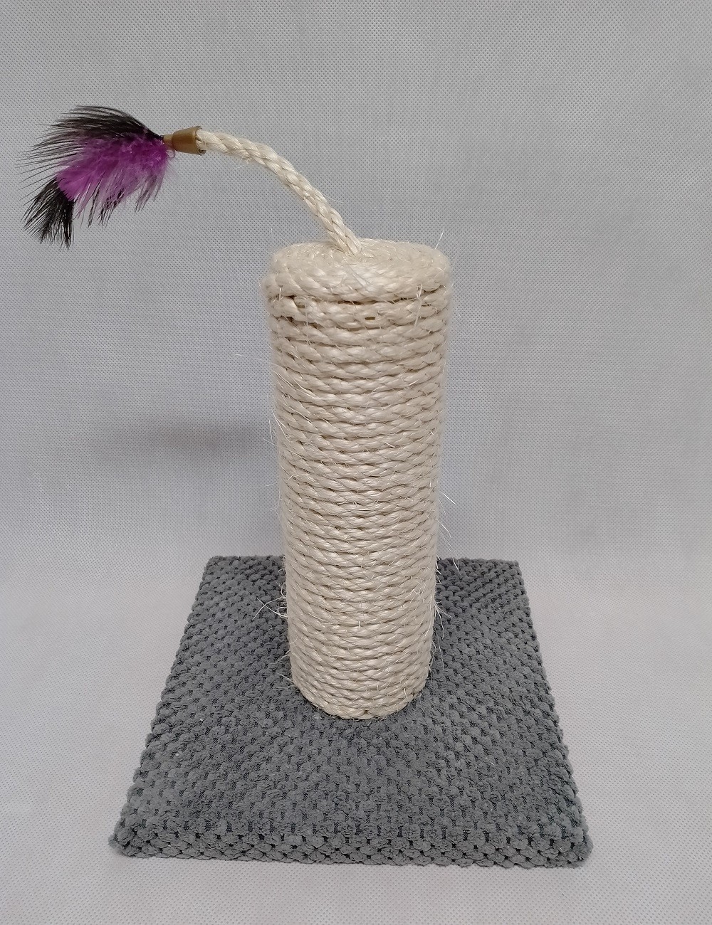 Drapak mini z zabawką