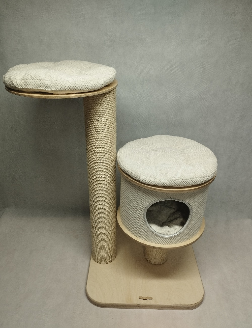 Drapak dla kota Grande 1E