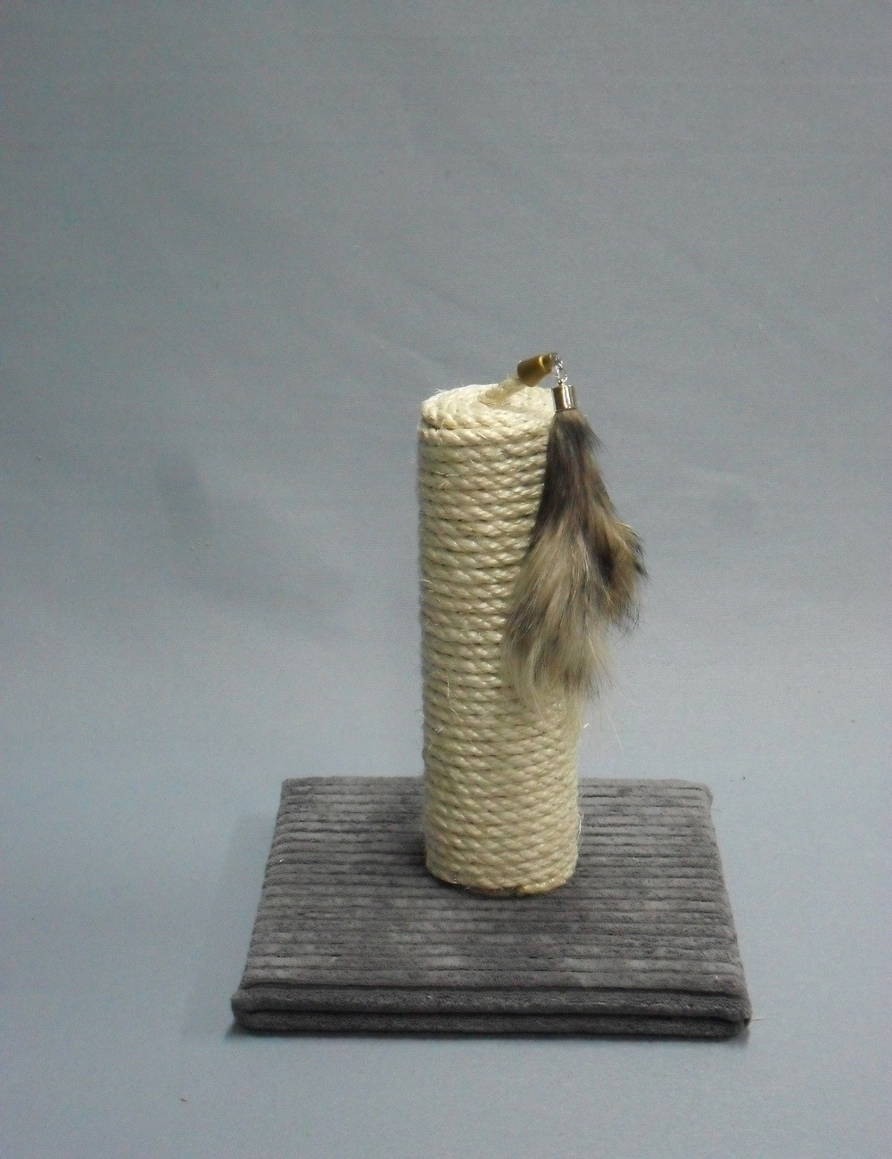 Drapak mini z zabawką