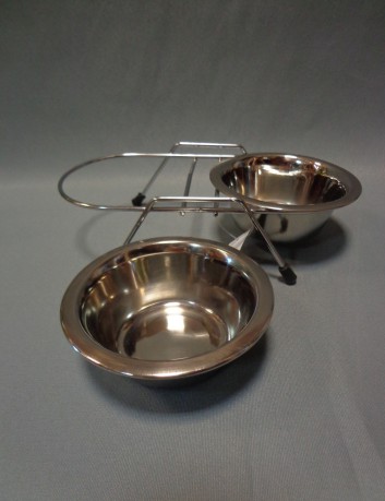 Miski metalowe na stojaku 2