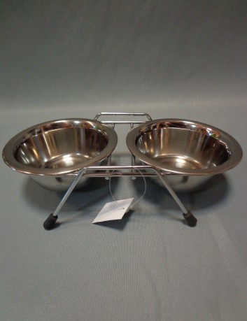 Miski metalowe na stojaku